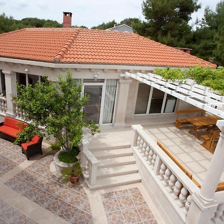 Apartments Barba Petra Dvori Сумартин Екстериор снимка