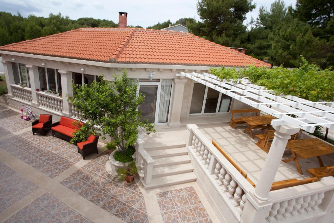 Apartments Barba Petra Dvori Сумартин Екстериор снимка