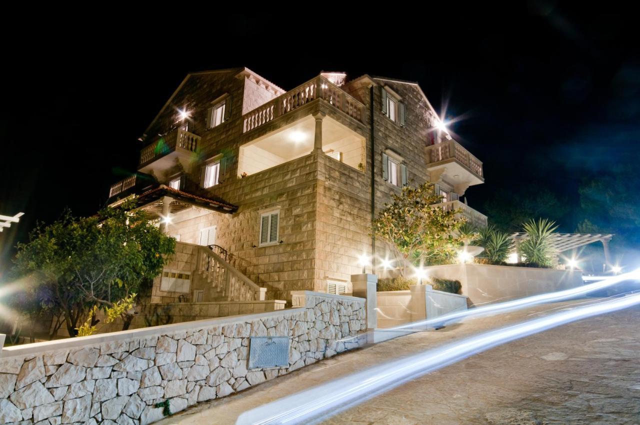 Apartments Barba Petra Dvori Сумартин Екстериор снимка