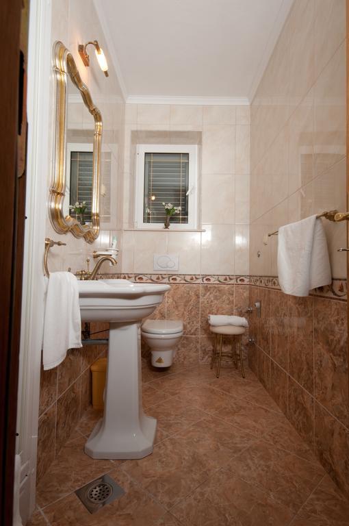 Apartments Barba Petra Dvori Сумартин Екстериор снимка