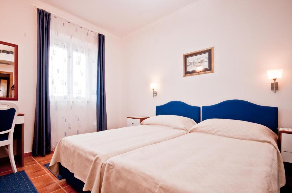 Apartments Barba Petra Dvori Сумартин Стая снимка