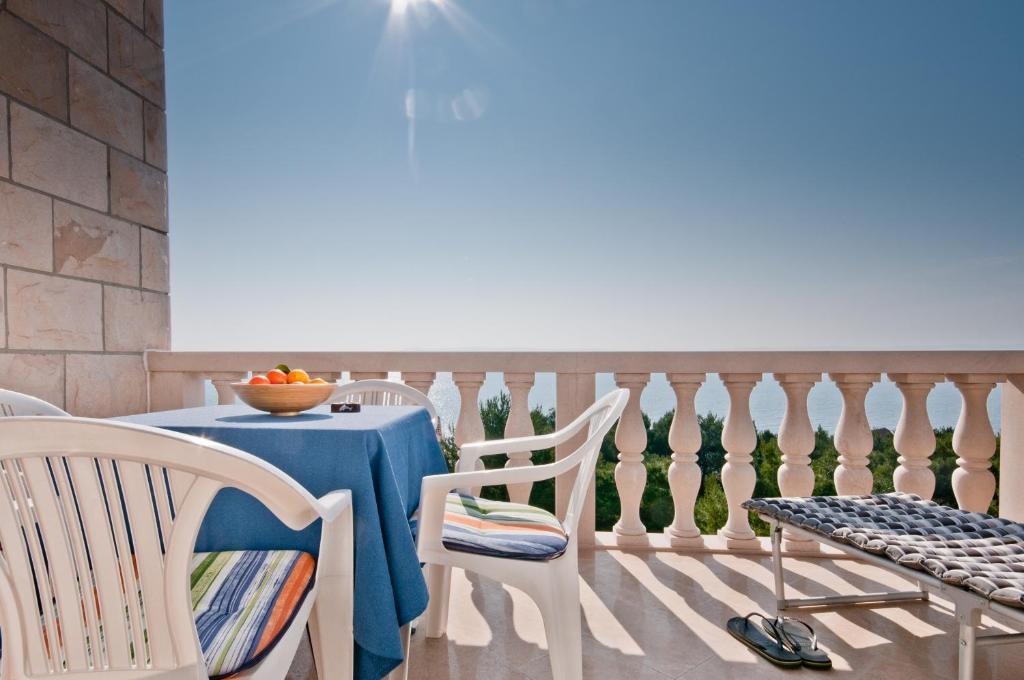 Apartments Barba Petra Dvori Сумартин Стая снимка