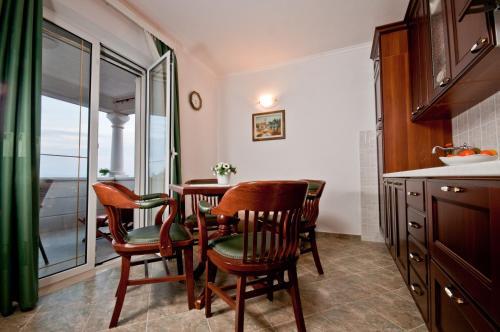 Apartments Barba Petra Dvori Сумартин Екстериор снимка